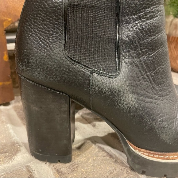 Tory Burch Lug Sole Leather Heeled Ankle Boots Size 7.5 - Picture 8 of 11